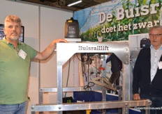 Richard Frenken gaat de door Wiel Nies uitgevonden buisraillift in de markt zetten.